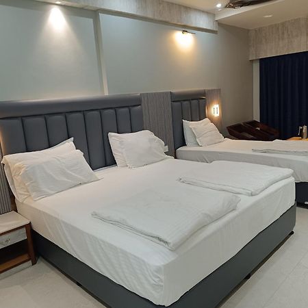 Hotel Lee Garden Near To Blue Flag Beach 500 Mtrs Пури Екстериор снимка