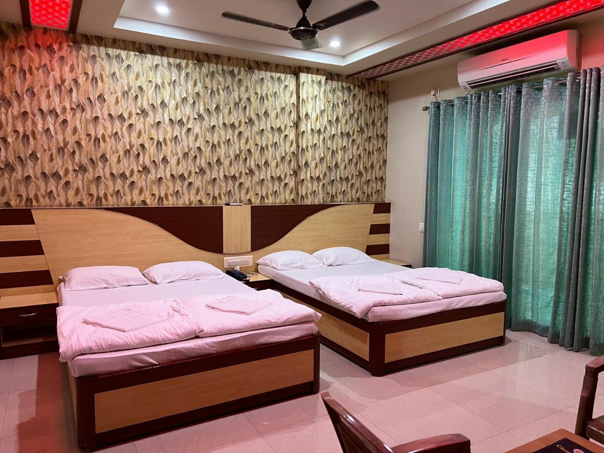 Hotel Lee Garden Near To Blue Flag Beach 500 Mtrs Пури Екстериор снимка