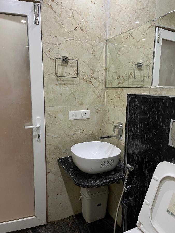 Hotel Lee Garden Near To Blue Flag Beach 500 Mtrs Пури Екстериор снимка