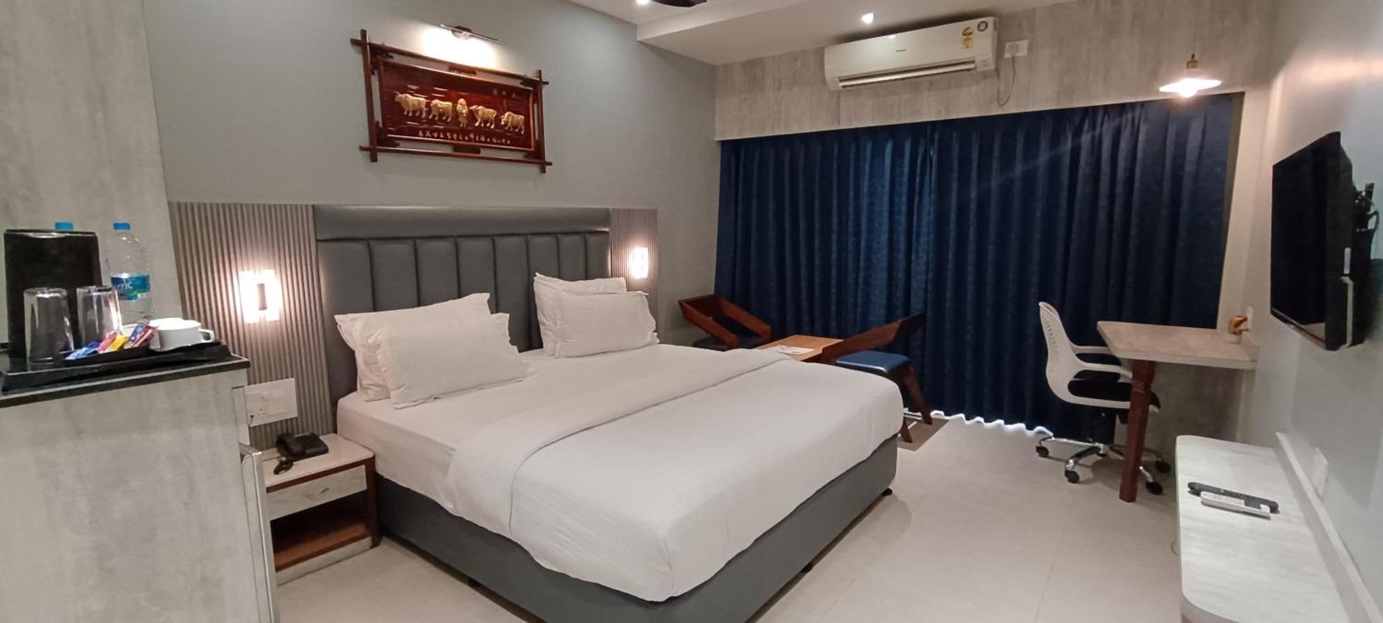 Hotel Lee Garden Near To Blue Flag Beach 500 Mtrs Пури Екстериор снимка