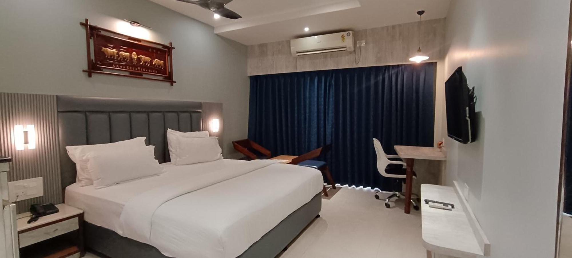 Hotel Lee Garden Near To Blue Flag Beach 500 Mtrs Пури Екстериор снимка