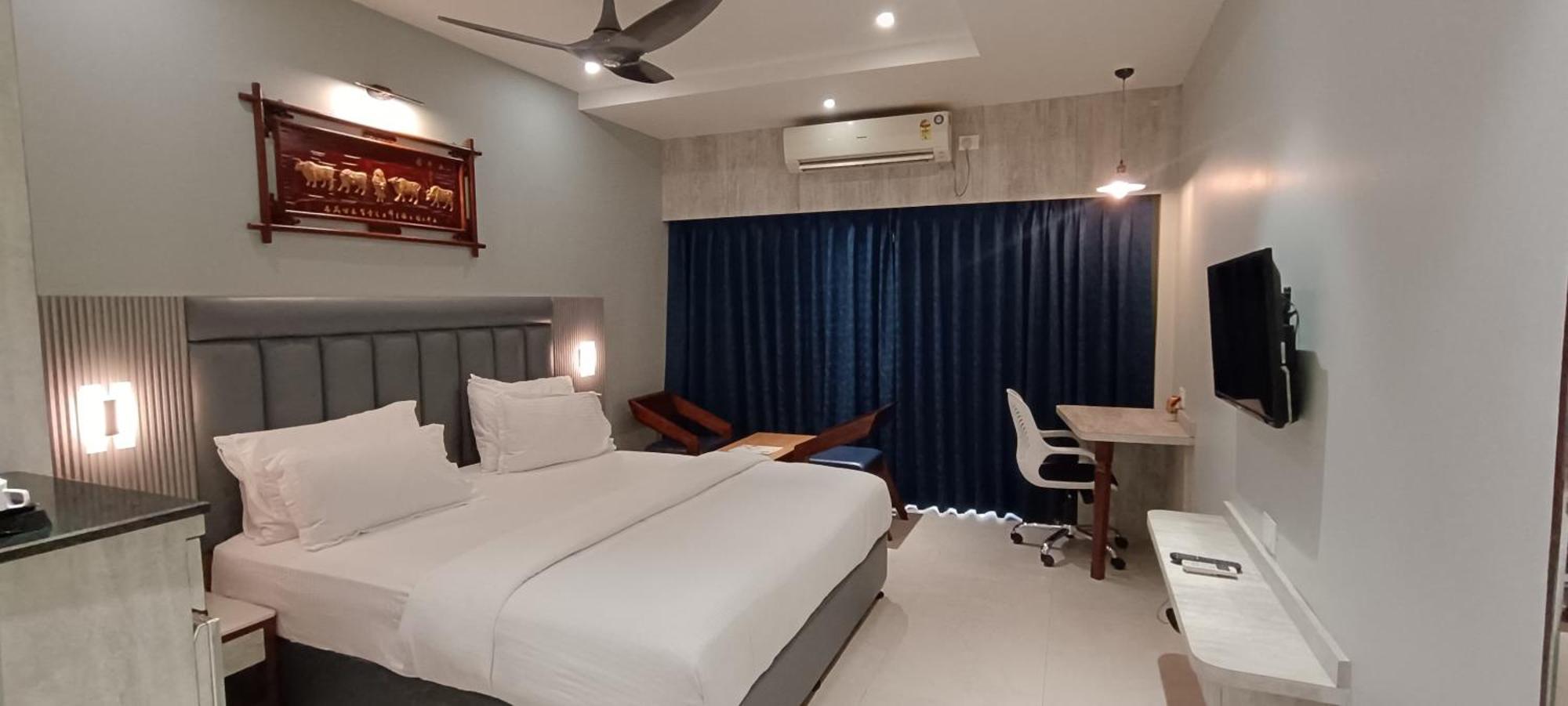 Hotel Lee Garden Near To Blue Flag Beach 500 Mtrs Пури Екстериор снимка