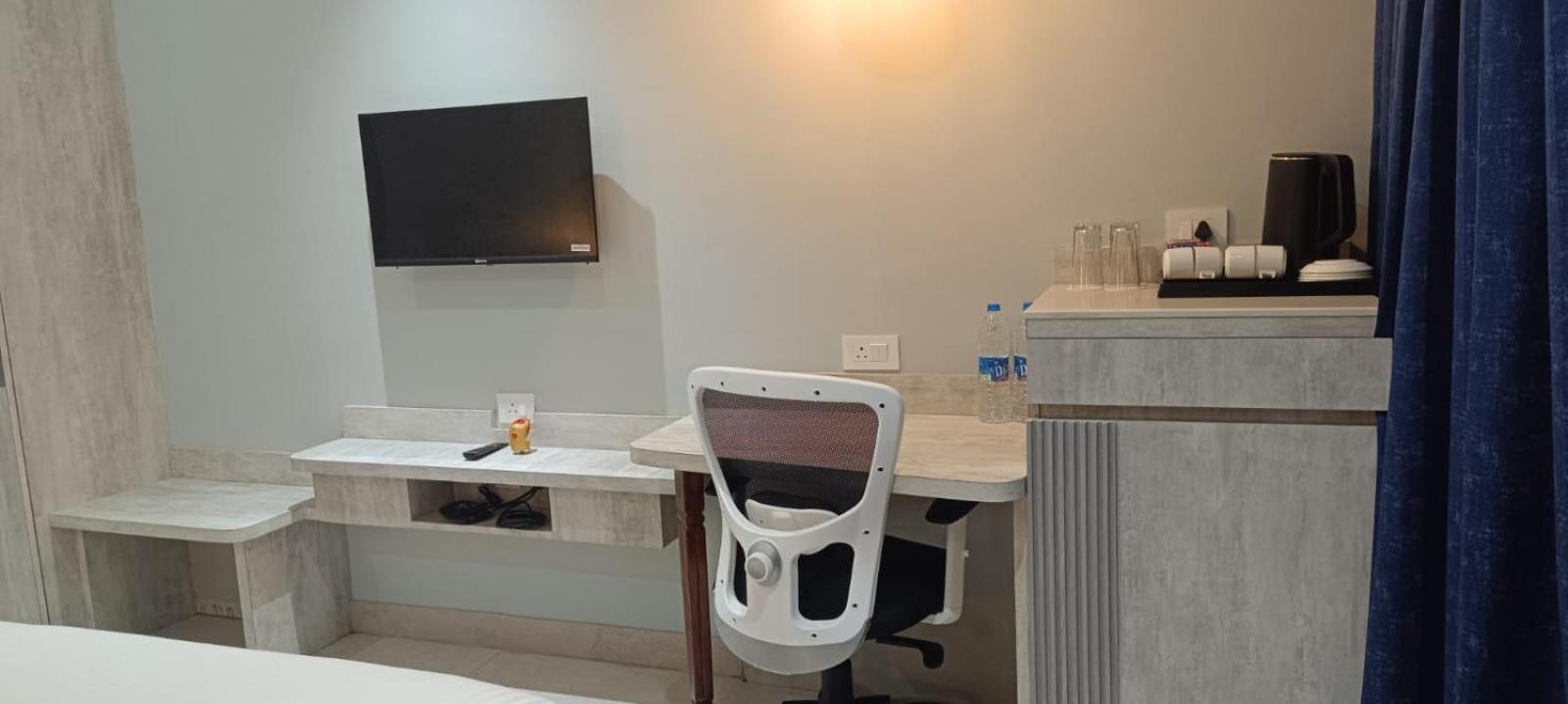 Hotel Lee Garden Near To Blue Flag Beach 500 Mtrs Пури Екстериор снимка