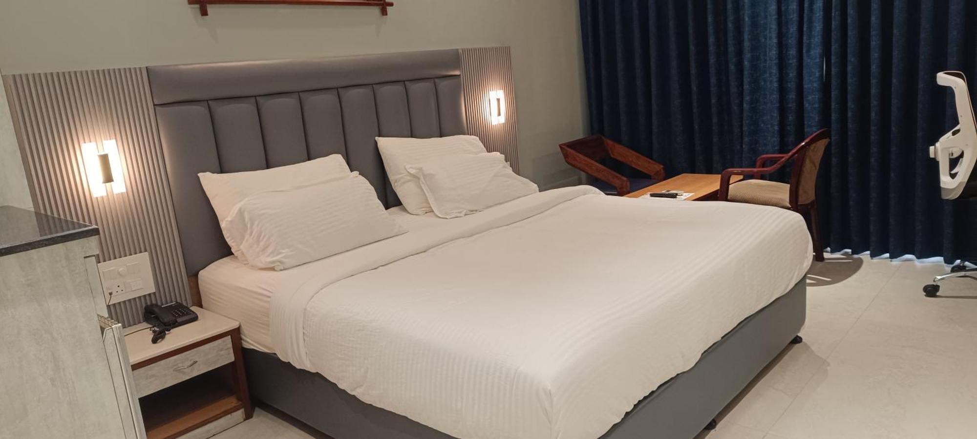 Hotel Lee Garden Near To Blue Flag Beach 500 Mtrs Пури Екстериор снимка