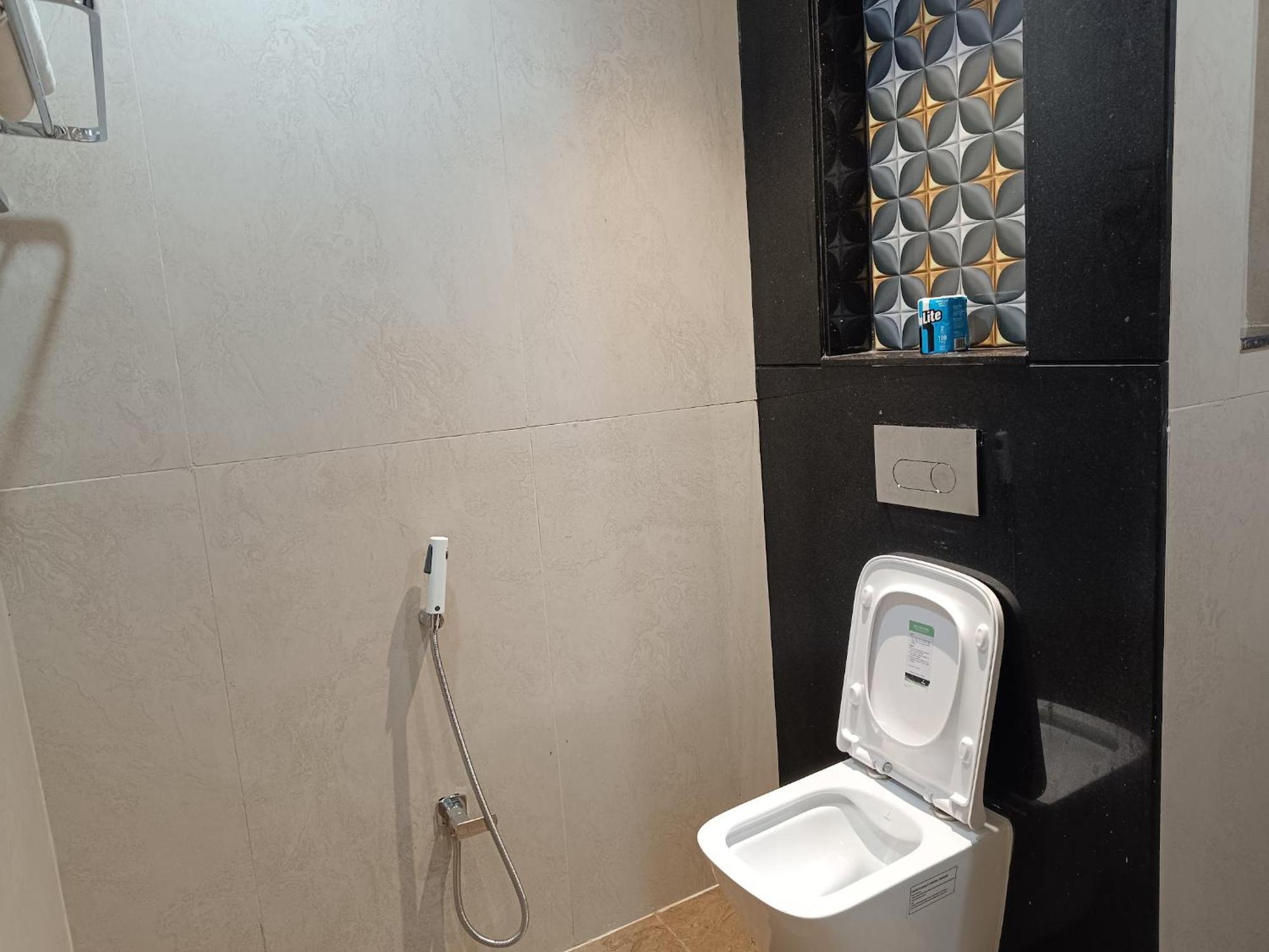 Hotel Lee Garden Near To Blue Flag Beach 500 Mtrs Пури Екстериор снимка